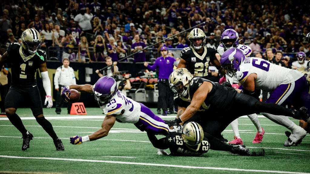 Jefferson, Jones, Murray all produce to help the unbeaten Vikings top Saints 23-13 โ WCCO / CBS Minnesota, Wayzata Sports news