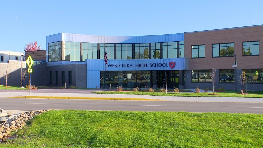Westonka schools develop AI policymaking group to prepare for evolving technology — WCCO / CBS Minnesota, Wayzata Technology news