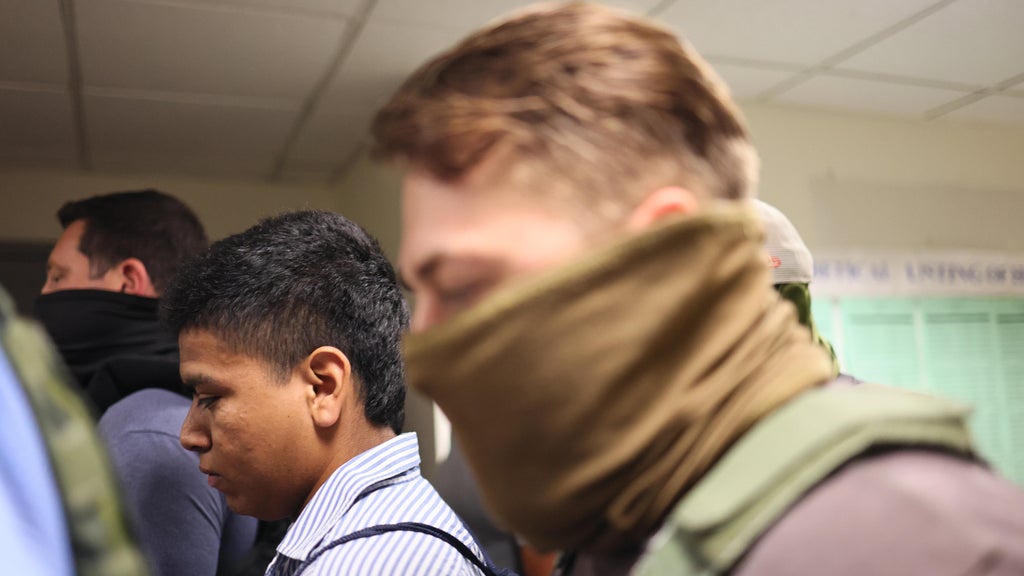 DOJ sues St. Paul and Portland, Oregon, over mask and ID requirements for federal officers — WCCO / CBS Minnesota, Wayzata Government news