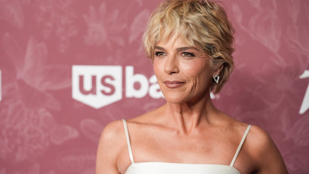 Actress Selma Blair arraigned following arrest for incident related to flight from LAX to JFK — WCCO / CBS Minnesota, Wayzata Health news