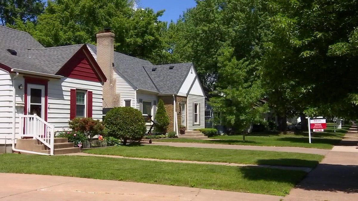 US pending home sales sink near 12-year low as rates top 7%: Report — FOX 9, Wayzata Real Estate news