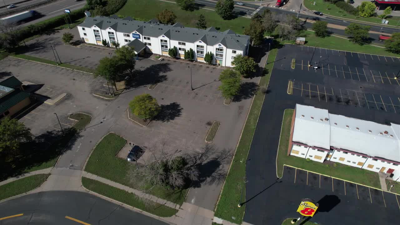 Brooklyn Center City Council unanimously revokes licenses for hotels subject of sex trafficking raid — FOX 9, Wayzata Health news