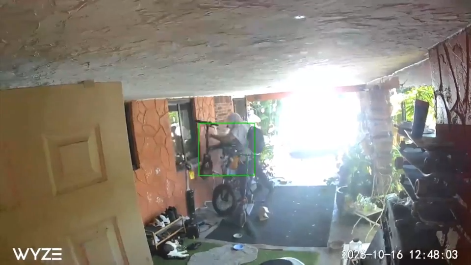 Investigators search for man caught on camera stealing an e-bike from a Fort Lauderdale home — WSVN 7 Broward, Wayzata Community news